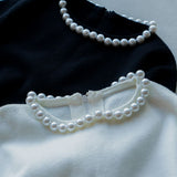 Pull avec collier de perles