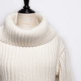 Turtleneck straight sleeve sweater