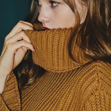 Turtleneck straight sleeve sweater